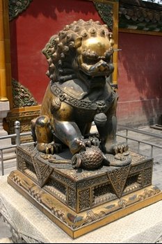 Male bronze lion in front of Gate of Heavenly Purity